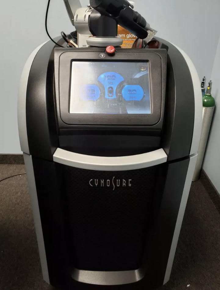 Cynosure PicoSure Laser, like new condition and just fully serviced and patient ready. The